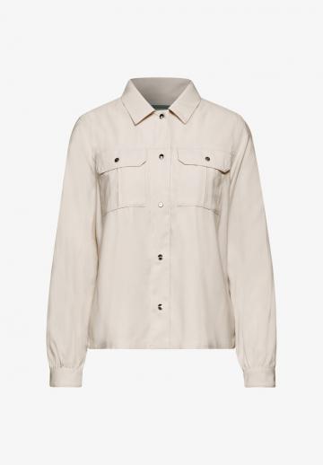 Куртка с накладнымит карманами