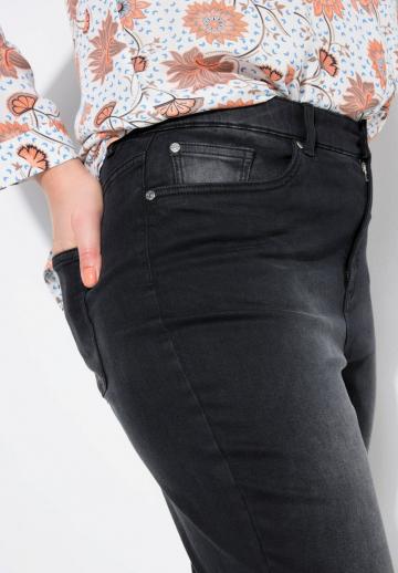 Короткие джинсы