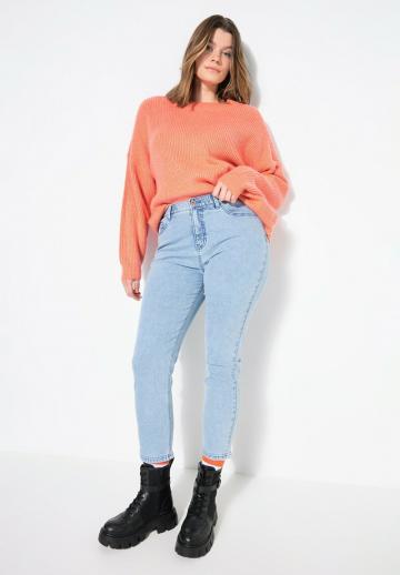 Короткие джинсы