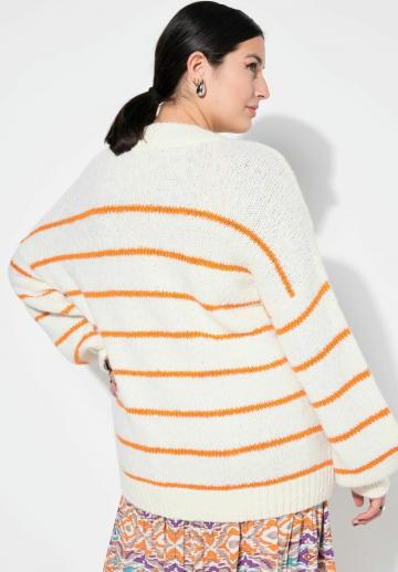 Пуловер в полоску