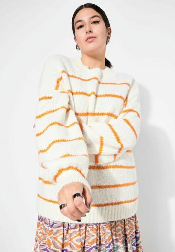Пуловер в полоску