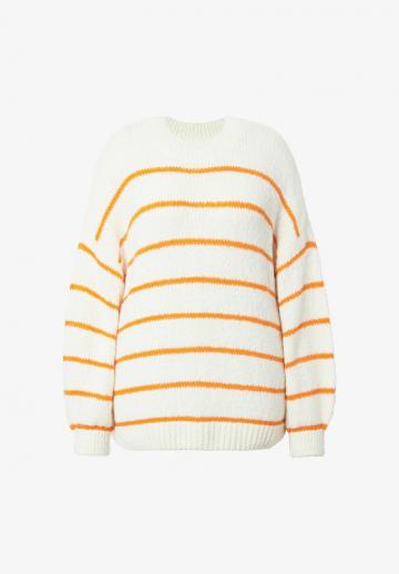 Пуловер в полоску