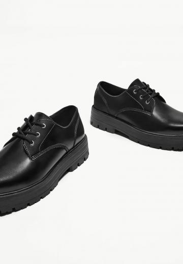 Ботинки на шнуровке