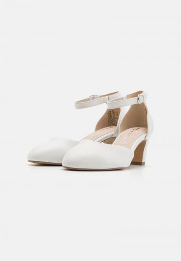 Туфли с ремешком