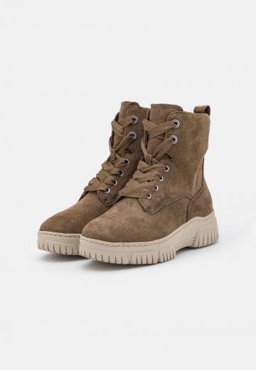 Ботинки на шнуровке