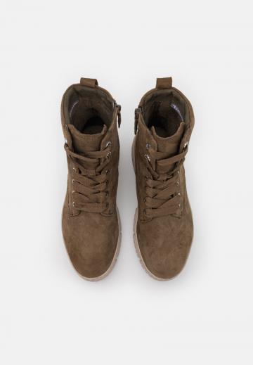 Ботинки на шнуровке