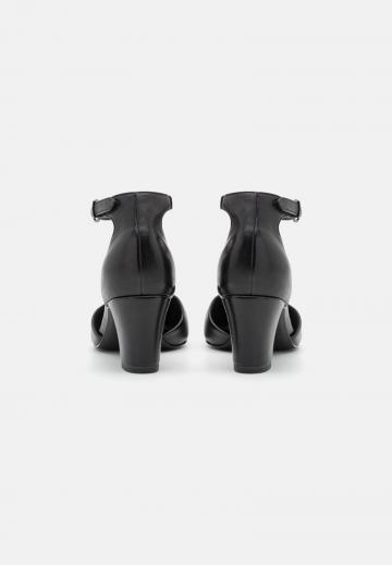 Туфли с ремешком