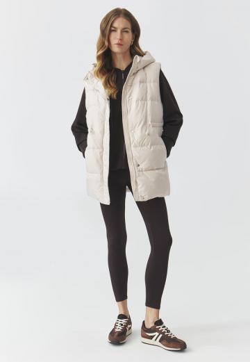 Длинный жилет