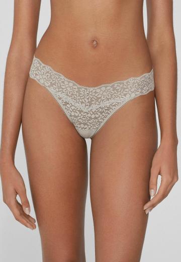 Трусы на бедрах