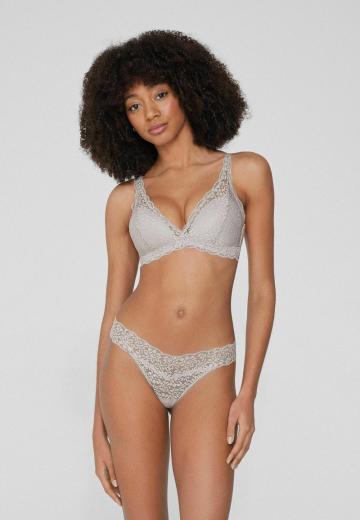 Трусы на бедрах