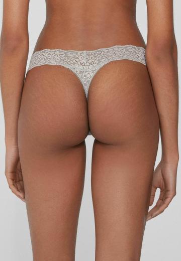 Трусы на бедрах