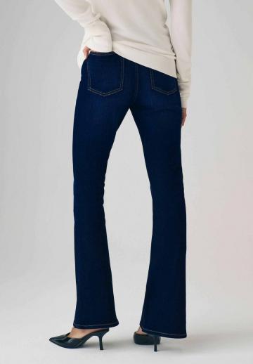 Клешеные джинсы