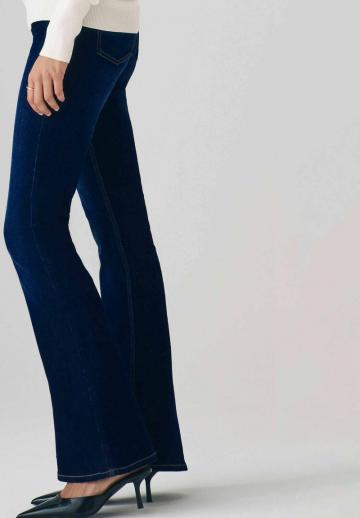 Клешеные джинсы