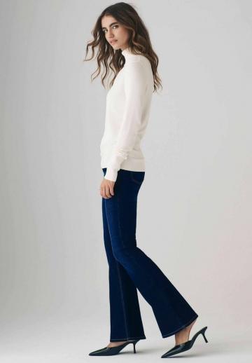 Клешеные джинсы