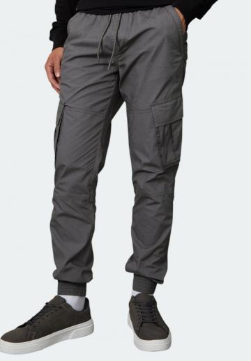 Брюки с накладными карманами