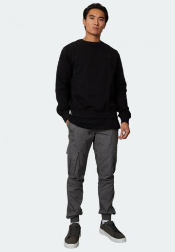 Брюки с накладными карманами