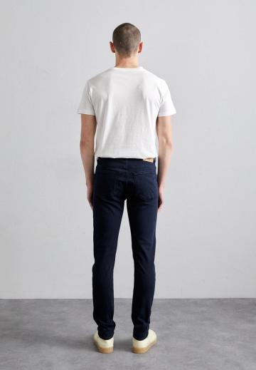 Узкие джинсы