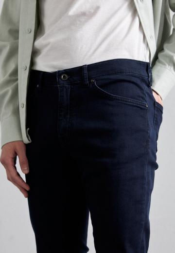 Узкие джинсы