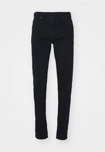 Узкие джинсы