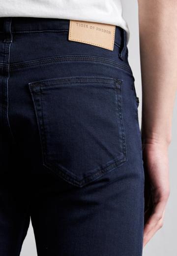 Узкие джинсы