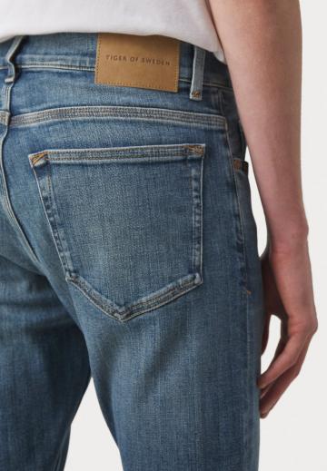 Узкие джинсы