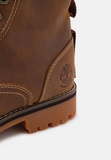 Ботинки на шнуровке