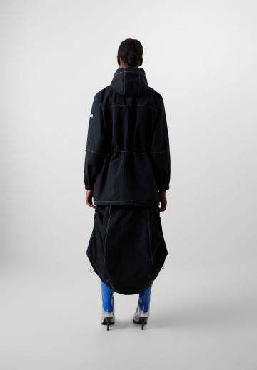 Куртка с накладнымит карманами