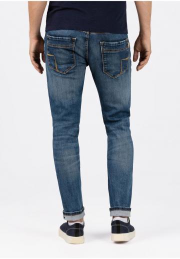 Узкие джинсы