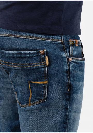 Узкие джинсы