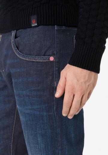 Узкие джинсы