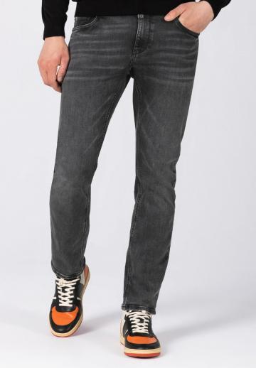 Узкие джинсы