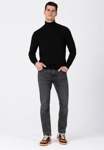 Узкие джинсы