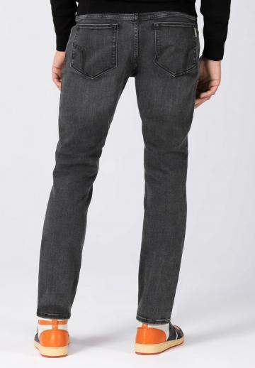 Узкие джинсы