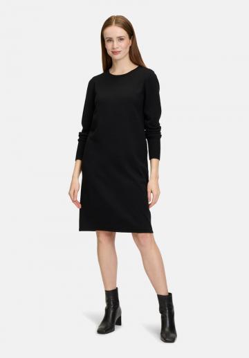 Вязаное платье