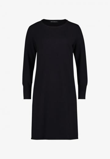 Вязаное платье