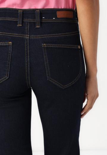 Прямые джинсы