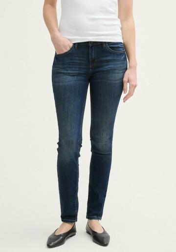 Узкие джинсы