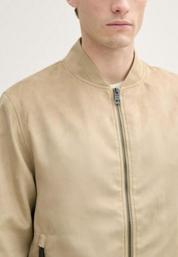 Куртка бомбер