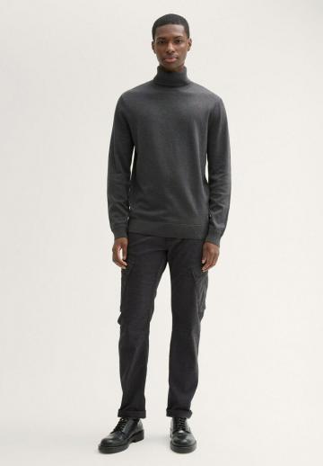 Брюки с накладными карманами