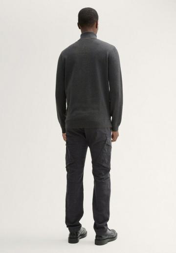 Брюки с накладными карманами