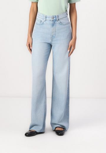 Свободные джинсы