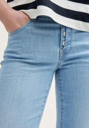 Прямые джинсы