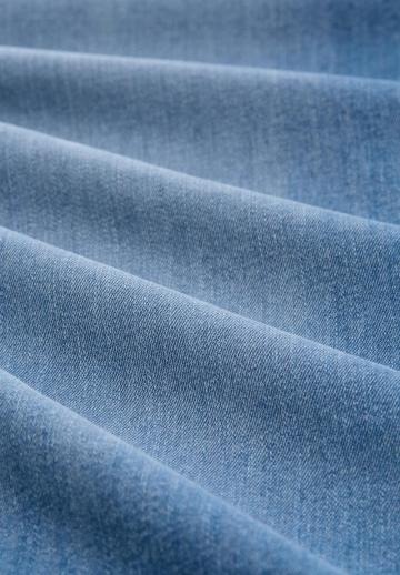 Короткие джинсы