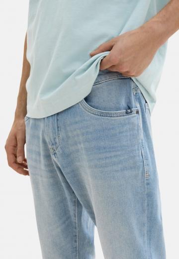 Узкие джинсы