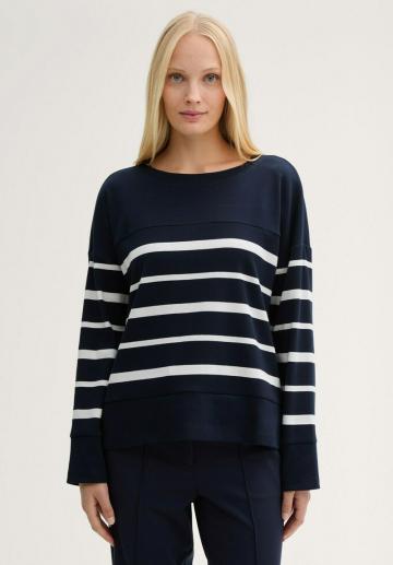 Пуловер в полоску
