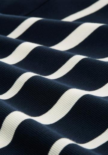 Пуловер в полоску