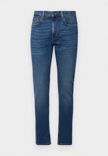 Узкие джинсы