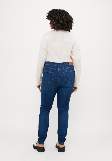 Узкие джинсы