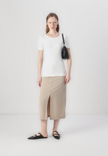 Юбка с накладными карманами