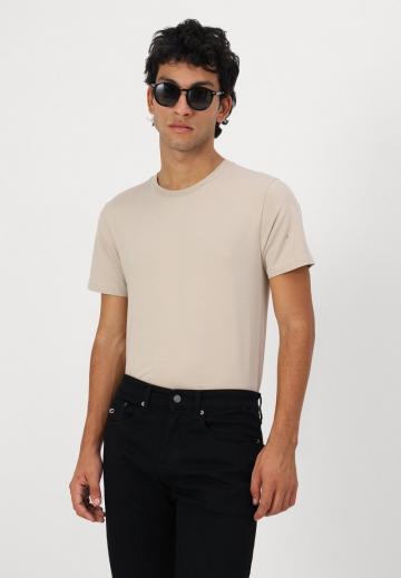 Узкие джинсы